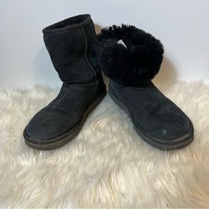 UGGS Mini black uggs with fur trim 8